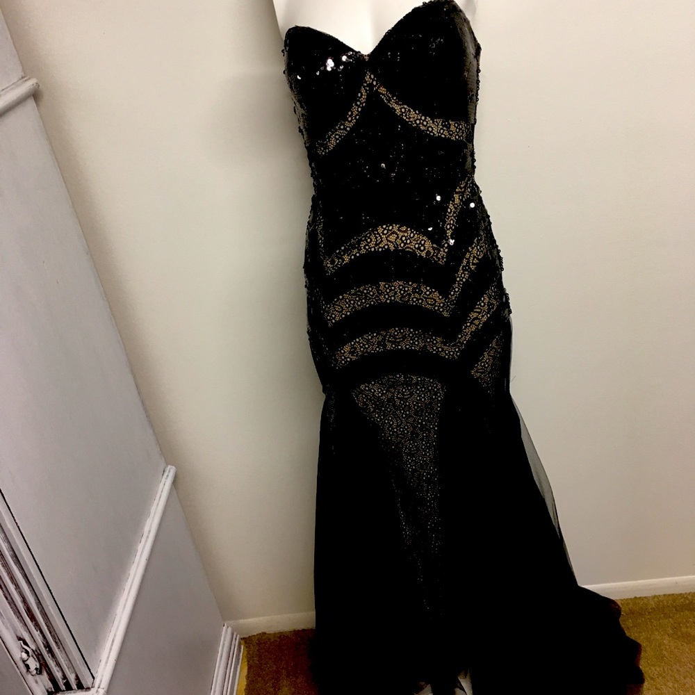 Gorgeous prom dress.